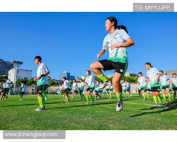 在绿茵场上奔跑的梦想与激情之旅 在绿茵场上奔跑的梦想与激情之旅