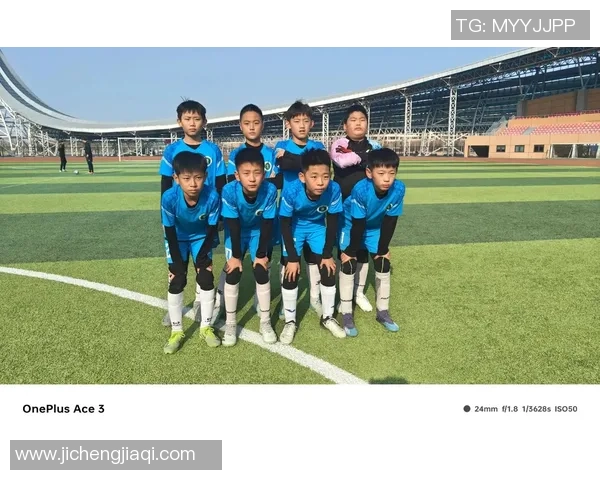 足球与她的故事:在绿茵场上绽放的青春与梦想 足球与她的故事:在绿茵场上绽放的青春与梦想